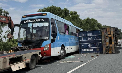 Clip: Tai nạn kinh hoàng trên cao tốc 5b Hà Nội - Hải Phòng