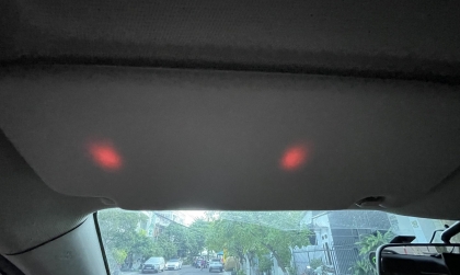 Sao xe Toyota Rush lại tự nhiên sáng hai đèn mờ thế này?