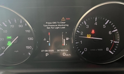 Range Rover báo lỗi áp suất lốp thế này là sao?