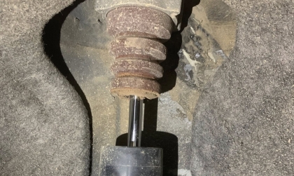 chỗ ti phuộc xe Mazda2 bị thế này có sao không các bác?