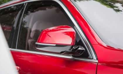 Xe VinFast Lux A bị lỗi không gập được gương thế này là sao nhỉ?