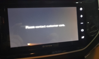 Màn hình xe Toyota Rush bị treo khi cắm usb là sao nhỉ?