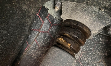 Giảm xóc Mazda CX-8 thế này thì có phải thay không?