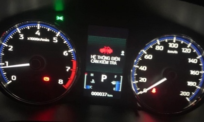 Xe Xforce vừa mua đã báo lỗi và không tắt màn hình được thì phải xử lý thế nào?