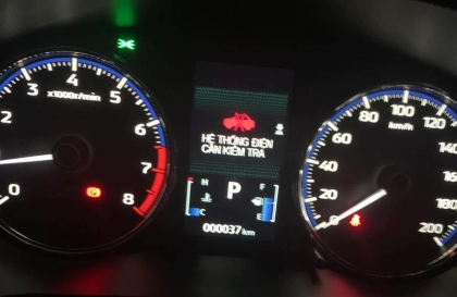 Xe Xforce vừa mua đã báo lỗi và không tắt màn hình được thì phải xử lý thế nào?