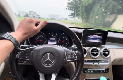 Mercedes C200 bị lỗi rung vô lăng thế này là vấn đề gì ạ?