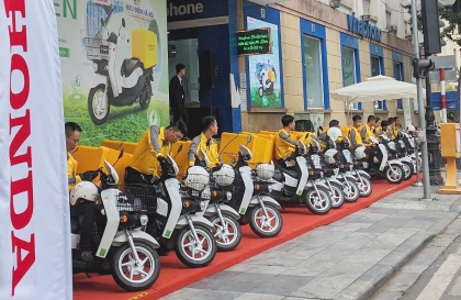 Honda Việt Nam giao lô xe máy điện Benly e: thứ ba cho Bưu điện Việt Nam