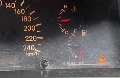 Xin cách xử lý xe Toyota Corolla Altis không hiện vạch xăng?