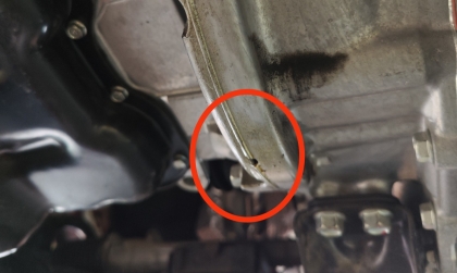 Mitsubishi Outlander bị rỉ nhớt hộp số thế này là sao?
