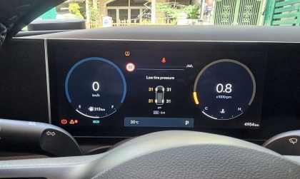 Xe Tucson báo áp suất lốp thế này là sao?