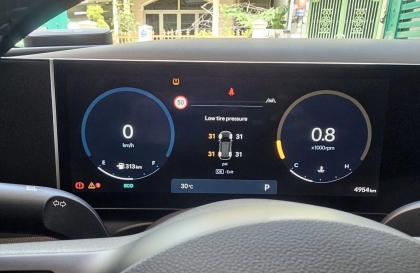 Xe Tucson báo áp suất lốp thế này là sao?