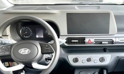 Màn hình Hyundai Stargazer bị sao mà không lên được khi đề máy?