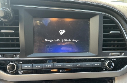 Các bác giúp em khắc phục lỗi màn hình Hyundai Elantra với