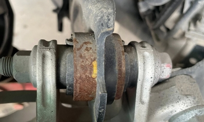 Honda CR-V mới đi 1 năm đã bị han rỉ thế này có sao không các bác?