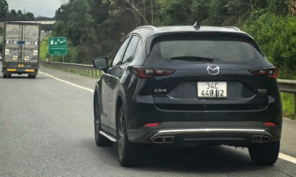 Ý thức Giao thông: Lại thêm trường hợp Mazda CX-5 cố tình dán che biển số trên cao tốc Nội Bài - Lào Cai