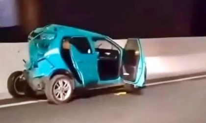 Clip TNGT: Tài xế sống sót thần kì sau khi VinFast VF 5 bị xe tải đâm biến dạng