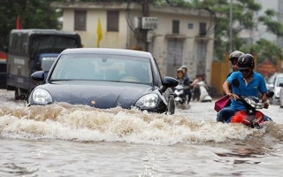 Kinh nghiệm lái xe trời mưa bão