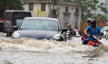 Kinh nghiệm lái xe trời mưa bão