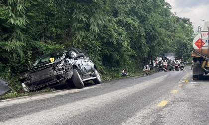 Ảnh TNGT: Range Rover gặp nạn trên đèo Bảo Lộc