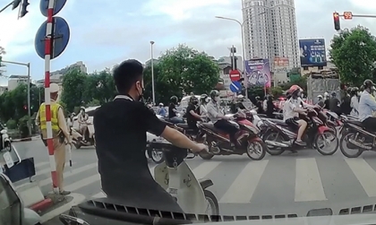 Ý thức Giao thông: 