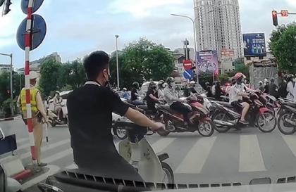Ý thức Giao thông: 