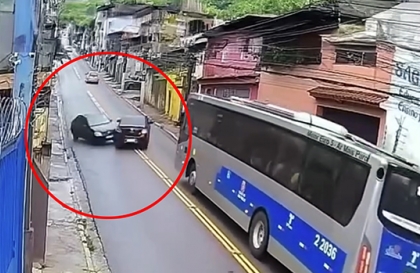 Clip TNGT: Cho chừa cái tội lấn làn vượt ẩu