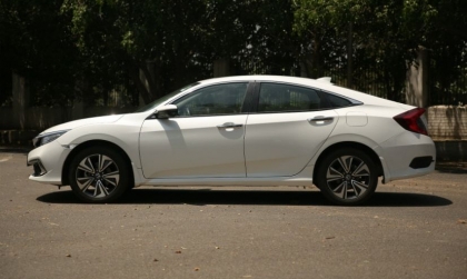 Các bác có biết xe Honda Civic của em bị sao không?