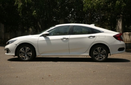Các bác có biết xe Honda Civic của em bị sao không?