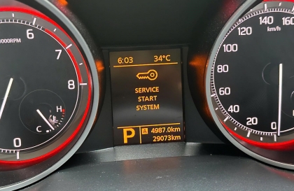 Các bác cho xin hướng xử lý lỗi hiện trên đồng hồ Suzuki Swift với ạ