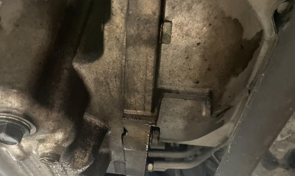 Chỗ hộp số xe Toyota Rush bị rỉ nhớt có vấn đề gì không nhỉ?