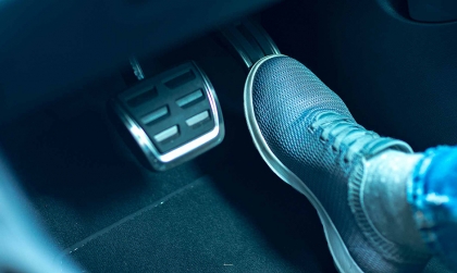 Trung Quốc áp dụng tiêu chuẩn an toàn mới cho ô tô, cấm sử dụng một bàn đạp ga tích hợp phanh