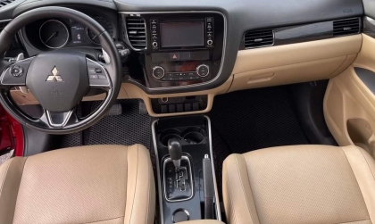 Mitsubishi Outlander còn mùi trong cabin thì xử lý thế nào?