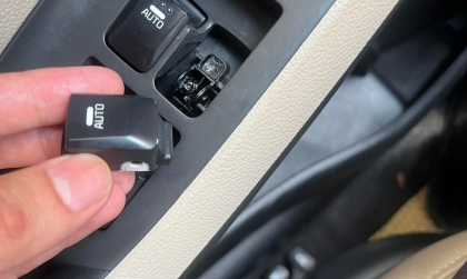 Xin hướng khắc phục nút lên kính của Kia Cerato bị vỡ