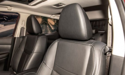 Nissan X-Trail bị ngấm nước từ trần thì nên khắc phục sao?