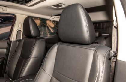 Nissan X-Trail bị ngấm nước từ trần thì nên khắc phục sao?