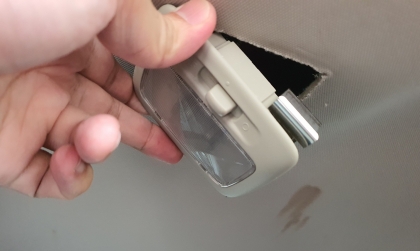 Có thể gắn lại đèn trần xe Mitsubishi Outlander không ạ?