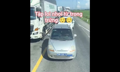 Ý thức Giao thông: Đề nghị thu giấy phép hành nghề của thày dạy này...