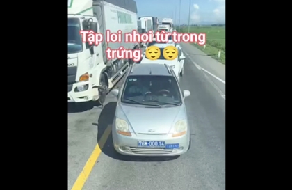 Ý thức Giao thông: Đề nghị thu giấy phép hành nghề của thày dạy này...