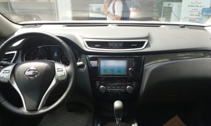 Anh em chỉ giáo giúp vấn đề điện trên Nissan X-trail với