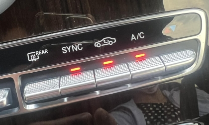 Vì sao xe GLC cứ tự động lấy gió ngoài?