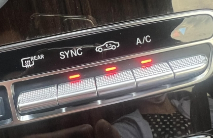 Vì sao xe GLC cứ tự động lấy gió ngoài?