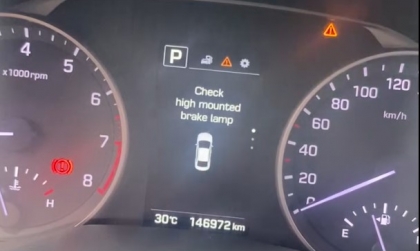 Hyundai Elantra báo lỗi thế này là sao các bác?