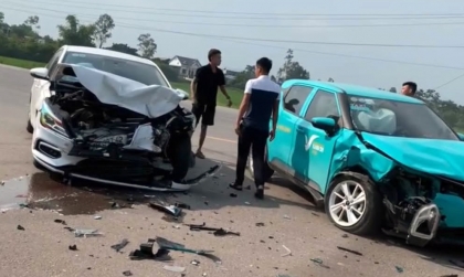 Ảnh TNGT: Đâm phải VinFast VF 5, MG5 tan nát không nhận ra hình hài