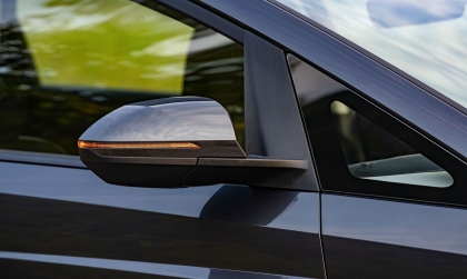 Kính ghế phụ xe Hyundai Stargazer không nhậy có được bảo hành không?