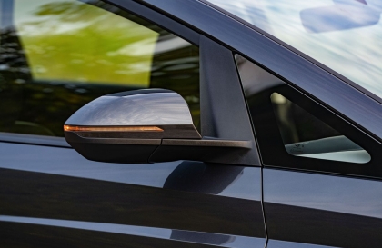 Kính ghế phụ xe Hyundai Stargazer không nhậy có được bảo hành không?