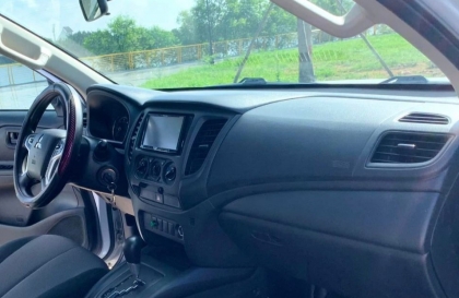 Xin tư vấn kính lái xe Triton bị nước chảy vào ghế phụ