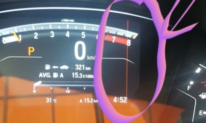 Màn hình Honda CR-V hiện vạch màu đỏ thế này có vấn đề gì không?