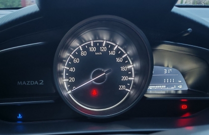 Xin các bác chỉ giáo vụ Mazda2 mới đi đã trễ ga