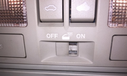 Xử lý đèn trần xe Mazda 2 thế nào các bác?