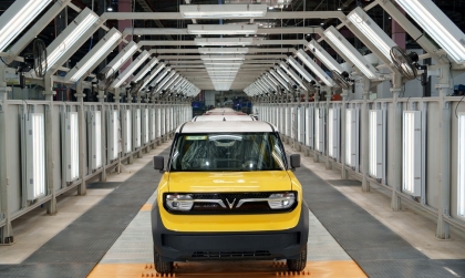 Diện kiến dàn robot hàn hiện đại trên dây chuyền lắp ráp 1,5km trong nhà máy VinFast Hà Tĩnh